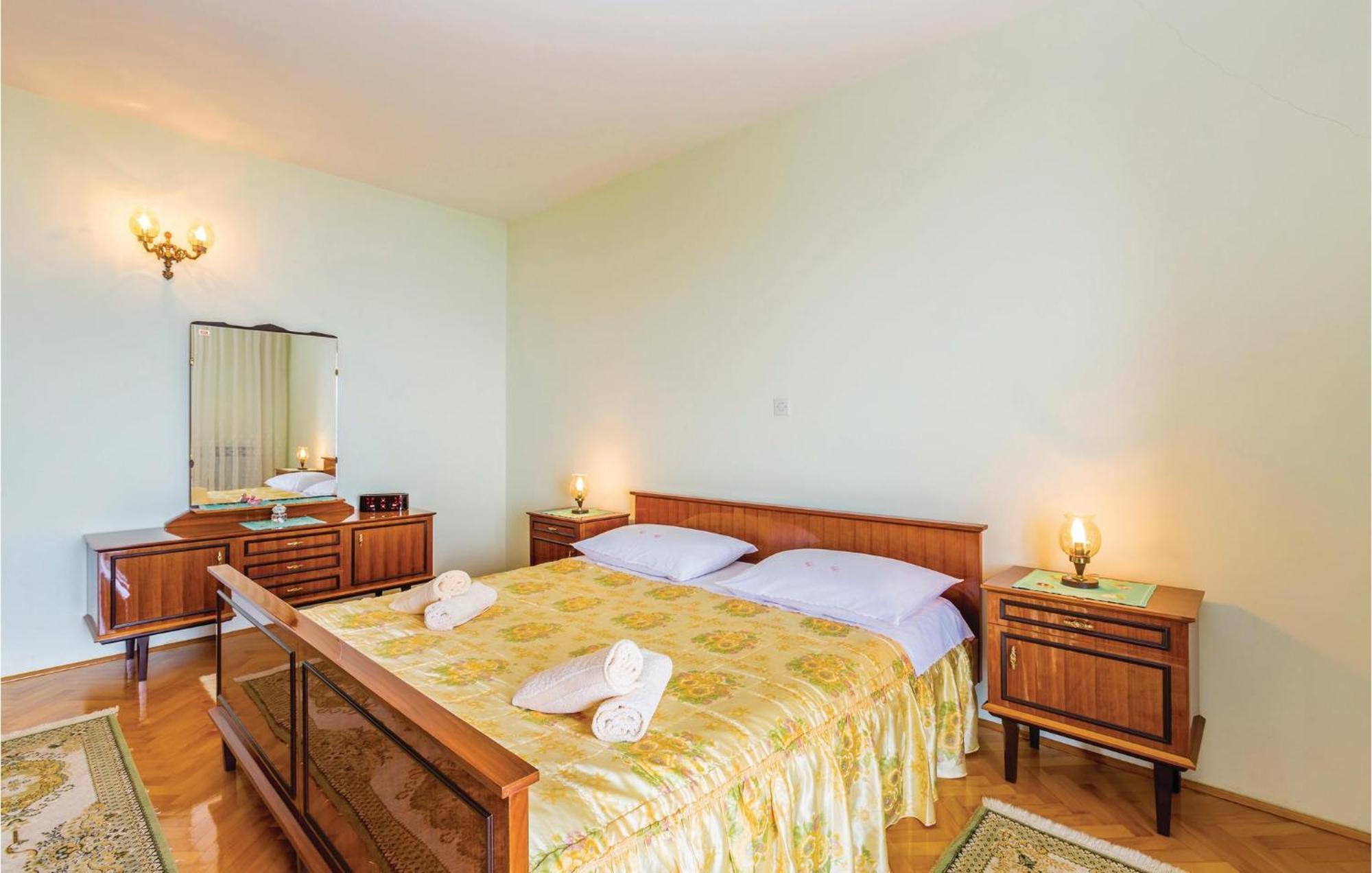 2 Bedroom Lovely Apartment In Lovran Ngoại thất bức ảnh