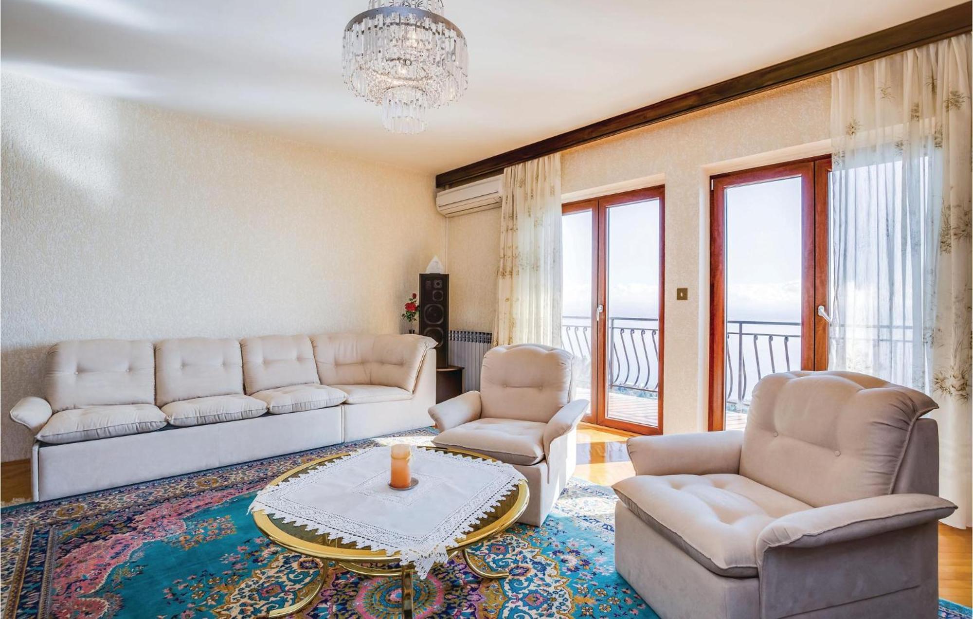2 Bedroom Lovely Apartment In Lovran Ngoại thất bức ảnh