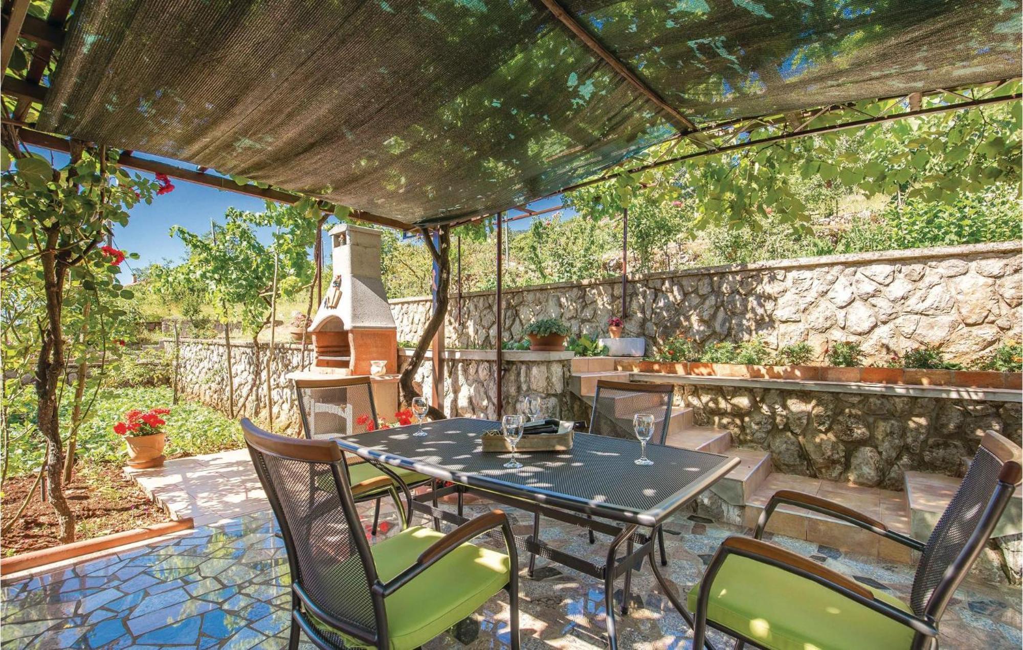 2 Bedroom Lovely Apartment In Lovran Ngoại thất bức ảnh