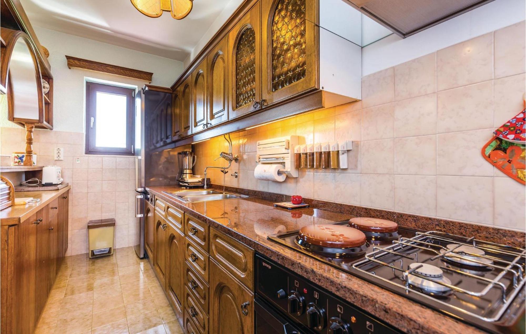 2 Bedroom Lovely Apartment In Lovran Ngoại thất bức ảnh