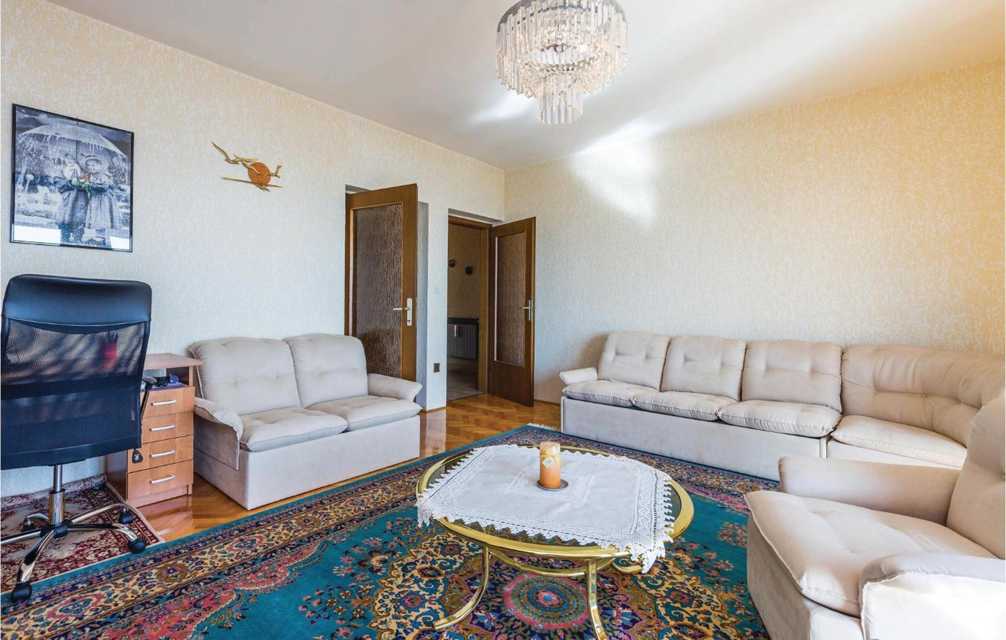 2 Bedroom Lovely Apartment In Lovran Ngoại thất bức ảnh